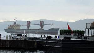 Rus askeri kargo gemisi 'Dvinitsa-50' Çanakkale Boğazı'ndan geçti