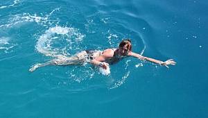 Rus turistlerin Kekova'da deniz ve güneş keyfi