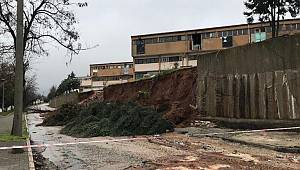 Sağanak nedeniyle istinat duvarı çöktü