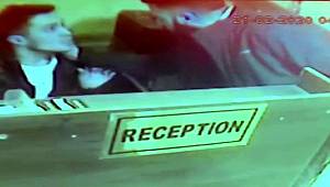 Şehir eşkıyasının kimlik isteyen otel görevlisine yumruklarla saldırdığı anlar kamerada