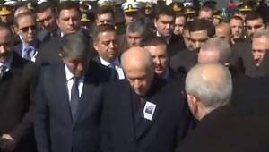 Şehit cenazesinde Bahçeli ile Kılıçdaroğlu el sıkışmadı