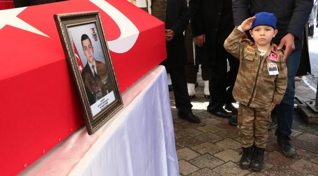 Şehit Uzman Onbaşı Gülaştı'ya yeğeninden asker selamı ile veda