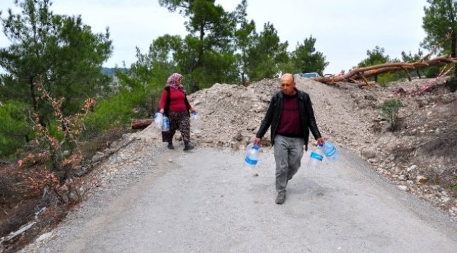 Şifalı suyun yolu Korona virüs nedeniyle kapatıldı ama aldırış etmediler