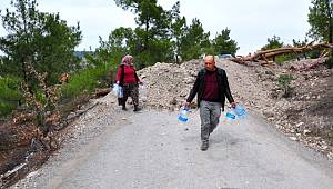Şifalı suyun yolu Korona virüs nedeniyle kapatıldı ama aldırış etmediler