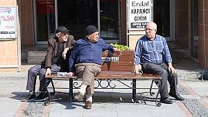 Sokağa çıkan 65 yaş üstü vatandaşa verilecek para cezası!