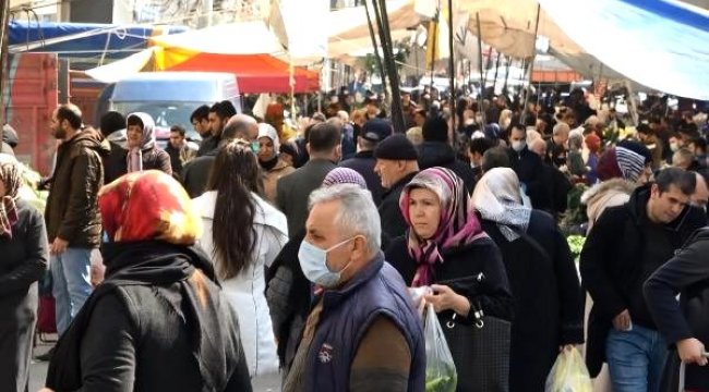 Sultangazi'de pazar alanlarında dikkat çeken kalabalık