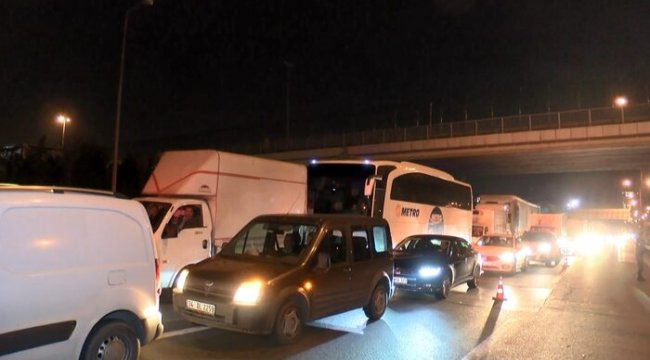 TEM'de sabah trafiğini kilitleyen kaza!