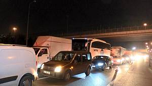 TEM'de sabah trafiğini kilitleyen kaza!