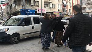 Tezgah açan kişiyi dolandırmaya çalışan 'tırnakçı' 3 kadına gözaltı