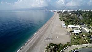 Turizm merkezlerinin sahil ve plajları koronavirüs tedbirleri nedeniyle en sakin günlerini yaşıyor...