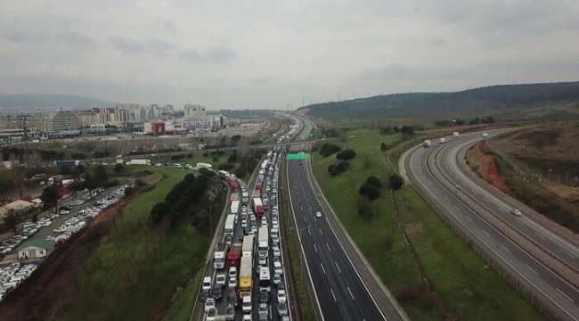 Tuzla ve Silivri'de İstanbul'a giriş çıkış kuyruğu! Havadan görüntülendi