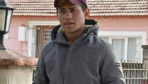 Yunan askeri göçmenin burnunu kırıp parasını aldı