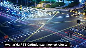 Avcılar'da PTT önünde uzun kuyruk oluştu