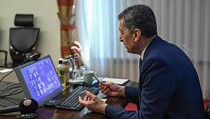 Bakan Selçuk, EBA Canlı Sınıf'ta öğrencilerle sohbet etti