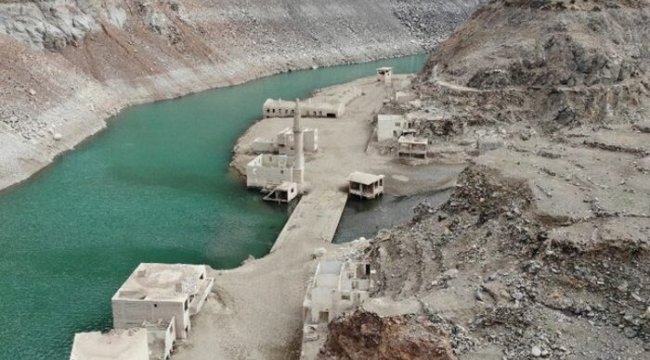 Baraj suları çekildi, tarihi köy yeniden ortaya çıktı