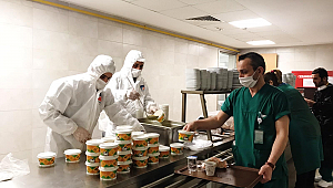 ÇEKMEKÖY BELEDİYE SİNDEN SAĞLIK PERSONELLERİNE GECE MESAİSİNDE SICAK ÇORBA İKRAMI