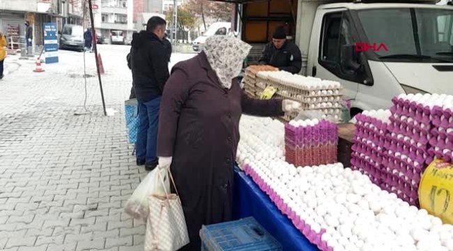 ESENYURT'TA 'SOSYAL MESAFESİZ', 'SEÇMECE BUNLAR' ÇAĞRILI SEMT PAZARI