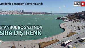 İstanbul Boğazı’nda sıra dışı renk