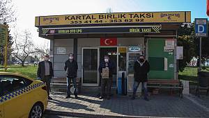 Kartal Belediyesi Taksi Duraklarına Hijyen Malzemeleri Dağıttı