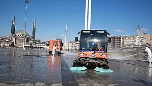 MEYDAN VE SOKAKLAR MESAİ BAŞLANGICINA HAZIR HALE GETİRİLDİ