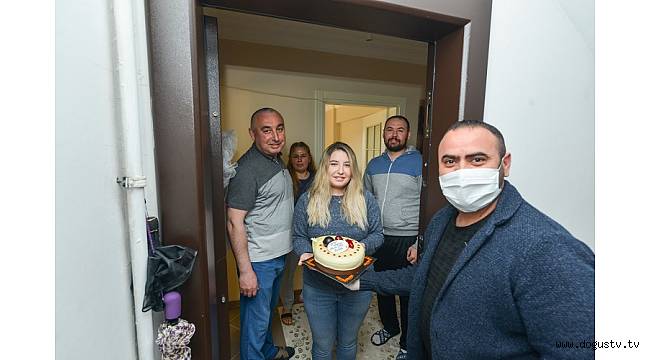Sancaktepe’de Sokağa Çıkma Yasağında Doğum Günü Sürprizi