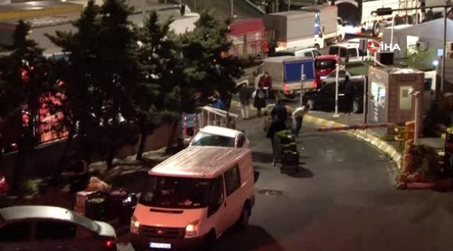 Sokağa çıkma kısıtlaması sona erdi, Bayrampaşa halinde uzun araç kuyrukları oluştu