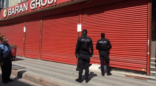 Sultangazi'de markete baskın! Müşteriler saklandı, market sahibi zorla girdiler' dedi