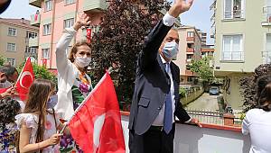 19 MAYIS COŞKUSU ATAŞEHİR’DE EVLERDEN TAŞTI