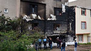 Alevler tüm binayı sardı, canlarını zor kurtardılar