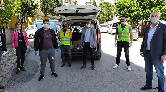 Anneler Günü’nde Kartal Belediyesi'nden Karanfilli Kutlama