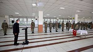 Bakan Akar ve TSK'nin komuta kademesinden sınır hattında bayram