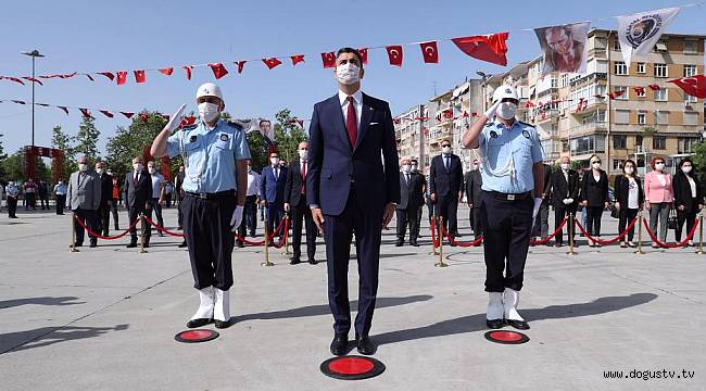 Başkan Gökhan Yüksel’den Atatürk Anıtı’na Çelenk