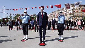 Başkan Gökhan Yüksel’den Atatürk Anıtı’na Çelenk