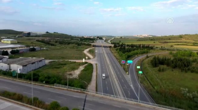 Bayram tatillerinde uzun kuyrukların oluştuğu yollar bu yıl boş kaldı