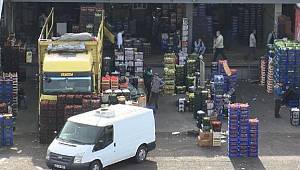 Bayrampaşa'daki meyve ve sebze halinde hareketlilik