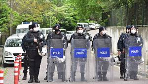 Beşiktaş'taki DİSK Genel Merkezi'nin sokağı kapatıldı