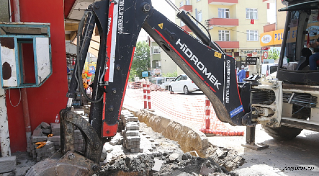 Elektrik Hatları Yer Altına Alınmaya Devam Ediyor