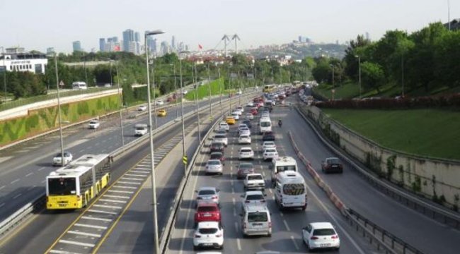 İstanbul'da boğaz köprülerinde trafik yoğunluğu!