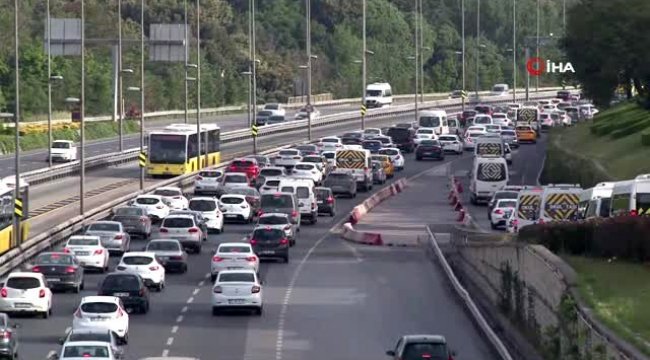 İstanbul'da kısıtlamanın sona ermesinin ardından Altuniza'de de trafik kilitlendi