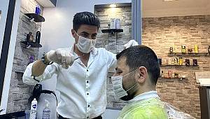 Kadıköy'de berberlerin bayram mesaisi devam ediyor