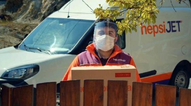 Koruyucu maskenin de içinde olduğu 13 bin yardım paketi sahiplerine ulaştırılıyor