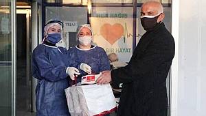 MHP Beykoz 10 bin maske dağıttı