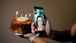 Nusaybin’de görev yapan sağlık çalışanı annenin oğluna Çekmeköy Belediyesi ekiplerinden doğum günü sürprizi.