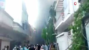 Pakistan'da yolcu uçağı yerleşim alanına düştü