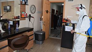 Pendik 'te berber ve kuaförler dezenfekte ediliyor