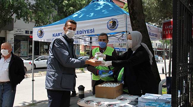 Salgın Sonrası Kılınan İlk Cuma Namazında Vatandaşlara Sağlık Kiti Dağıtıldı