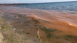 Silivri’de deniz kızıla büründü