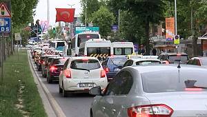 Sokağa çıkma yasağı sonrası İstanbul'da toplu ulaşım ve trafikte yoğunluk