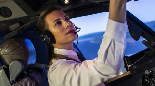 THY'nin tarihi uçuşunda en genç kaptan pilotu Selin Sevimli görev aldı