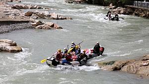 Tunceli'de rafting sezonunu, Vali Sonel açtı